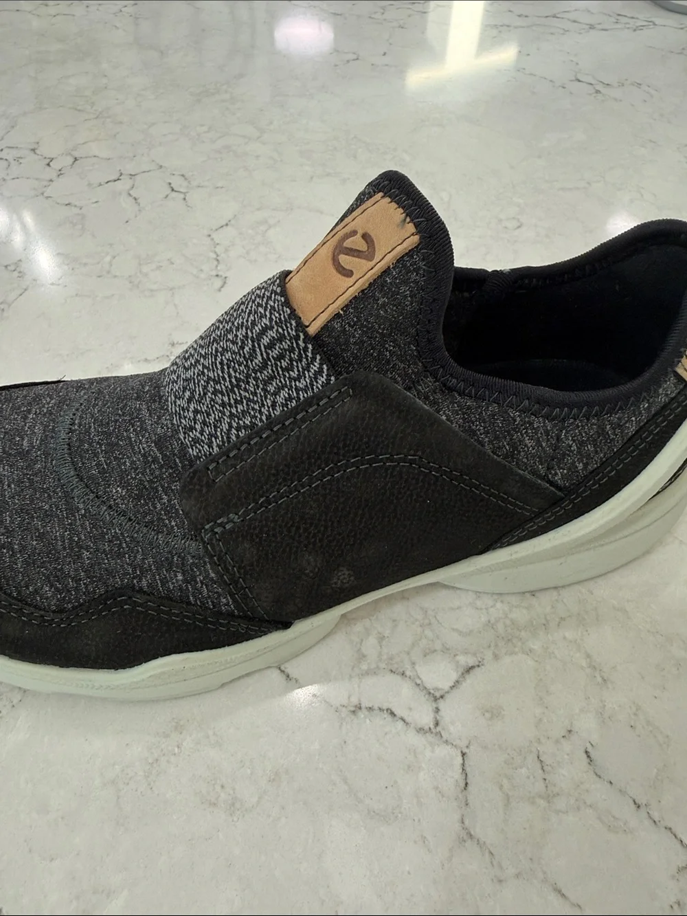 ECCO Yak Leather Slip On Sneakers Knit Gray Black Size 6.5